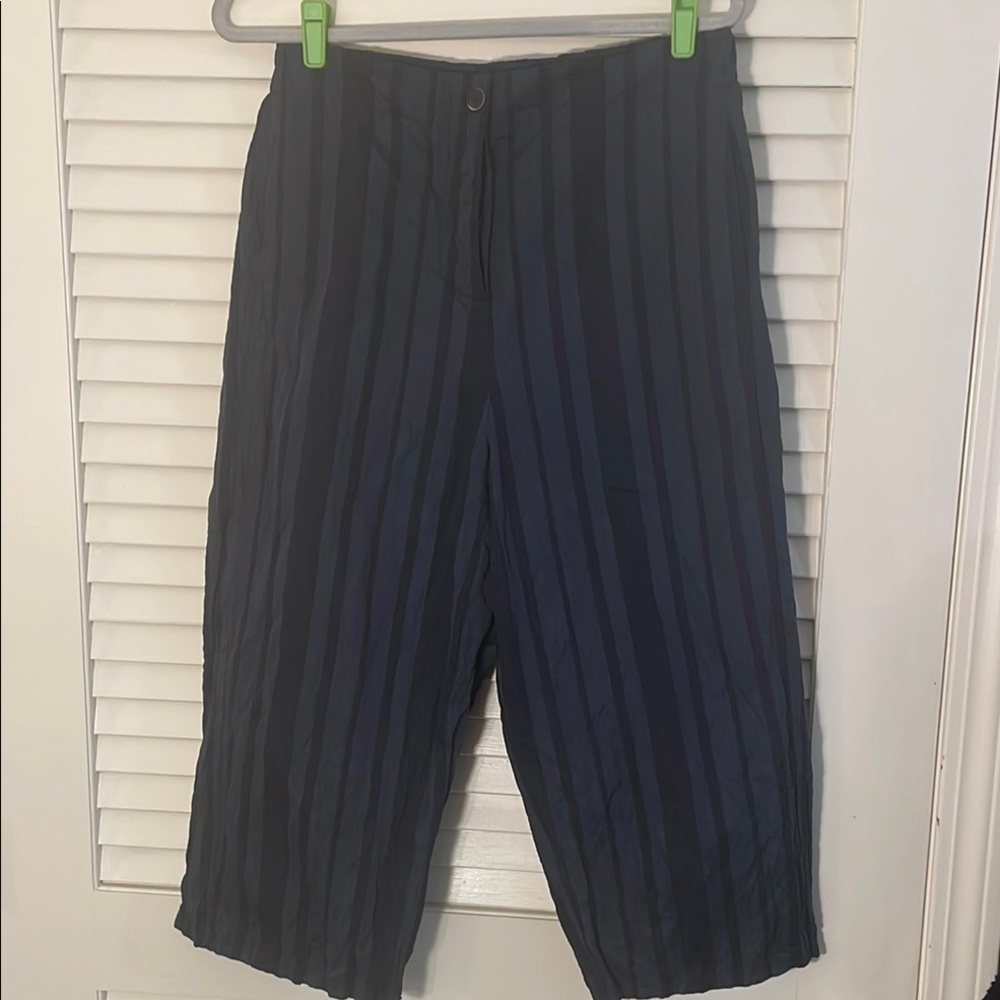 H+ Hannoh Wessel Navy Blue Silvery Crinkled Sheen Striped Navy Blue Capri Pants
